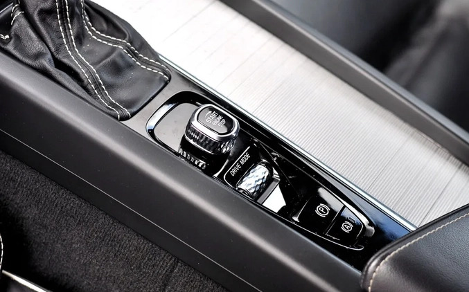 Volvo V60 cena 98900 przebieg: 179000, rok produkcji 2020 z Płock małe 781